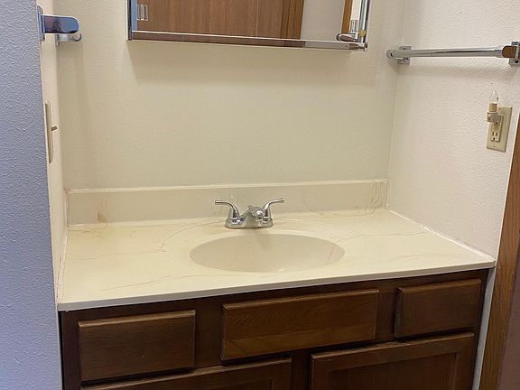 4th image of 3009 Lilac Ln #5