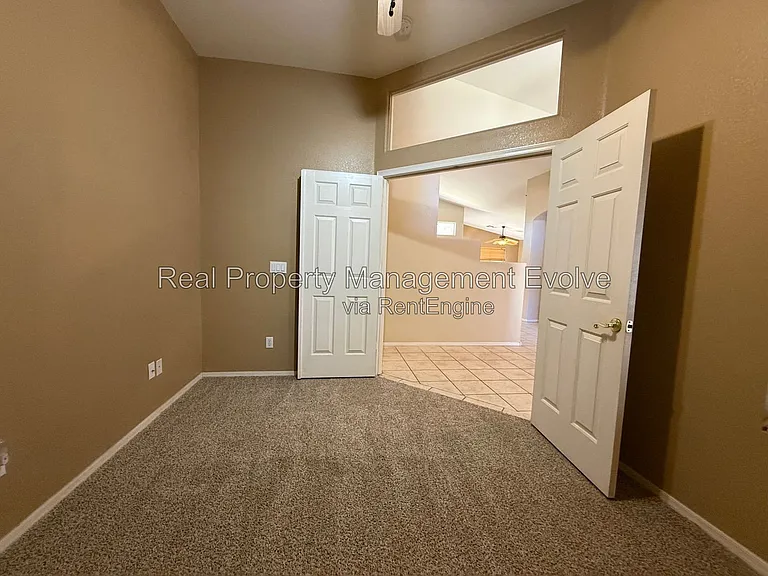 1021 W Park Ave — Photo 13