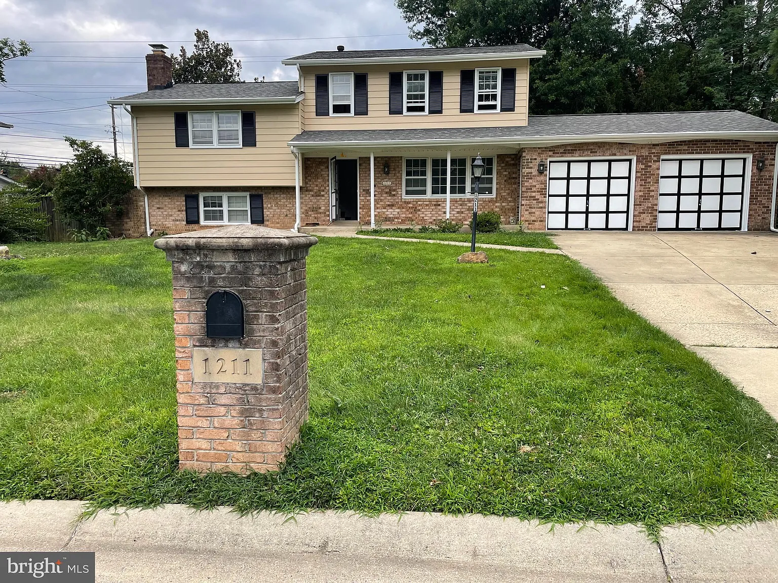 5 bed, 3.0 bath, 2452 sqft, $4,000 — Photo 3