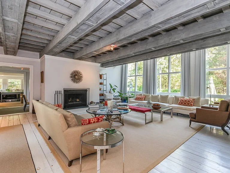 311 Meadows W — Photo 2