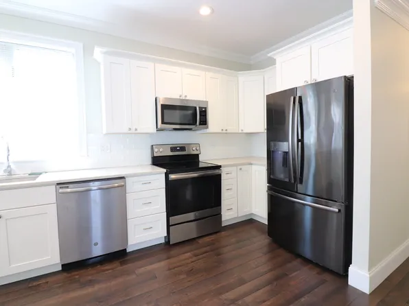 140 Minden St APT 2, Boston, MA 02130