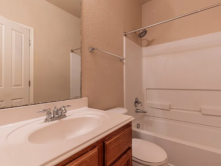 906 Ashbury Blf — Photo 23