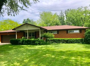 2828 S Burnett Rd, Springfield, OH 45505