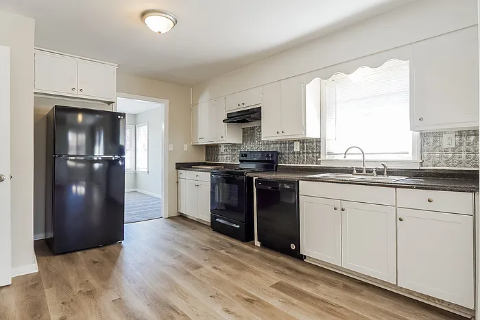 205 Ridgewood Ave — Photo 4