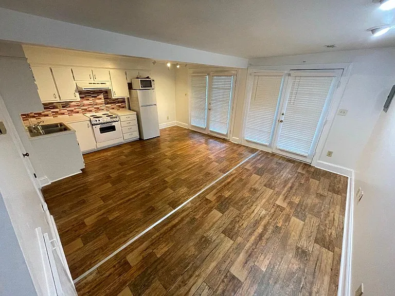 1203 E 5th St #B — Photo 13