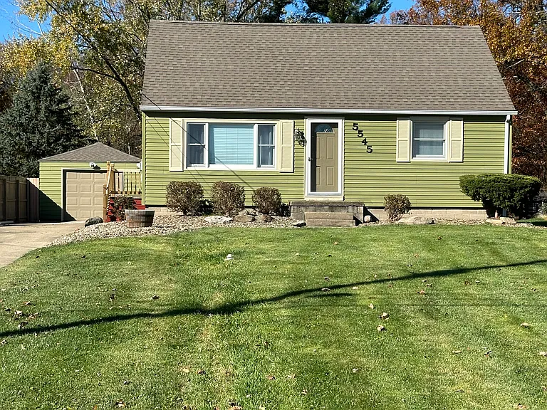 5545 Fleetwood Ave NW — Photo 4