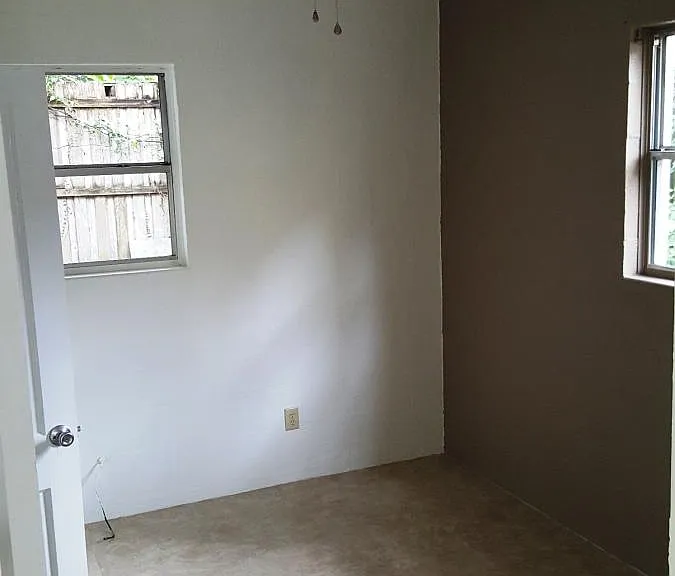 Duplex - 1917 Hammerlin Ave - Bedroom (A)