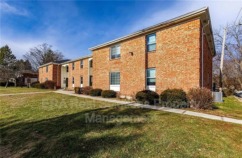 2 bed, 1.0 bath, $1,045 — Photo 2