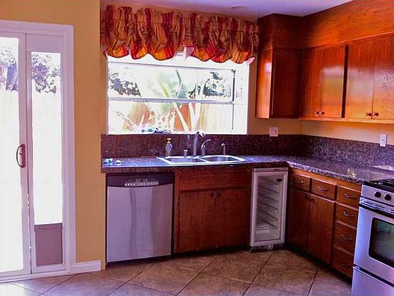 3rd image of 4584 W Point Loma Blvd Unit F