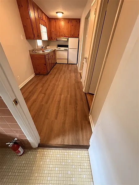 1 bed, 1.0 bath, 500 sqft, $975 — Photo 2