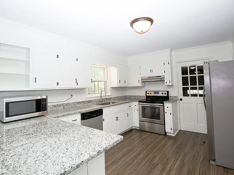 901 Glendale Dr — Photo 7
