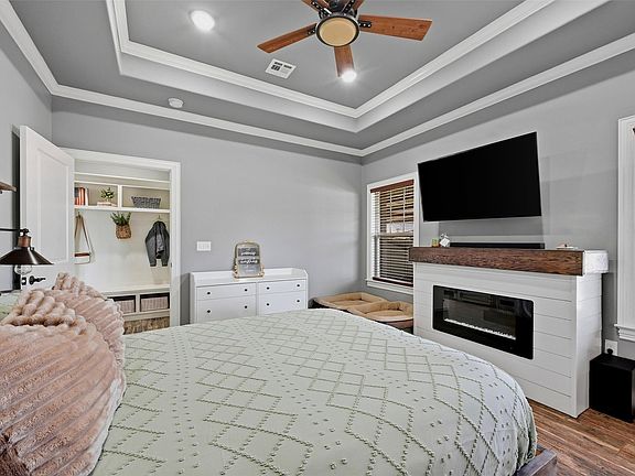 5th image of 140 Oak Ln