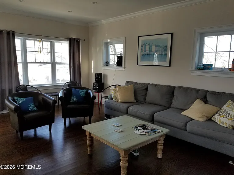 312 Saint Louis Ave — Photo 5