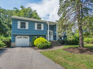 79 Forest Dr, Pompton Plains, NJ 07444