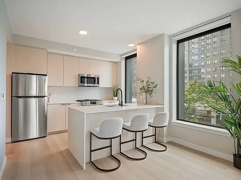 15310 88th Ave #806 — Photo 3