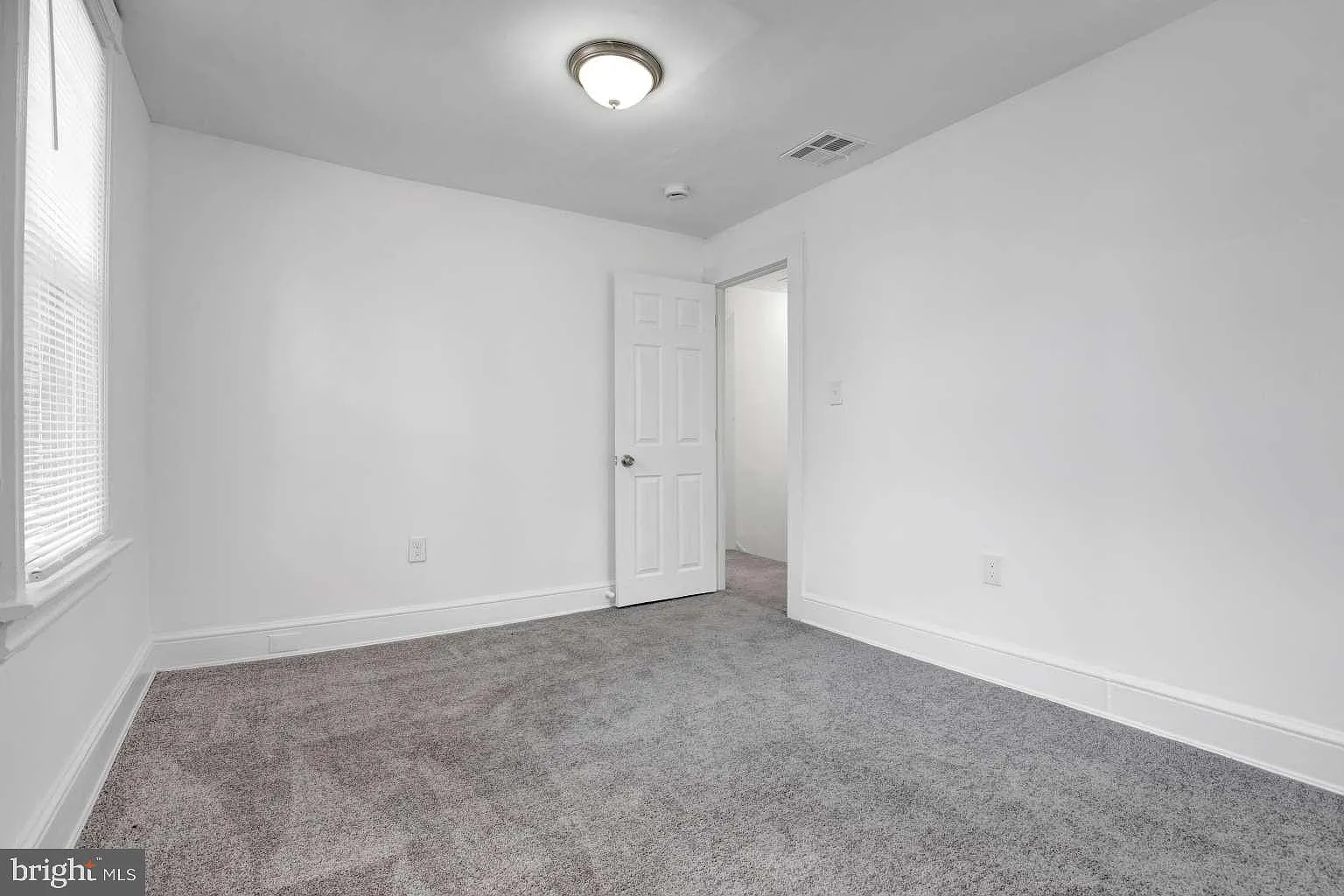 4 bed, 2.0 bath, 1545 sqft, $4,000 — Photo 4