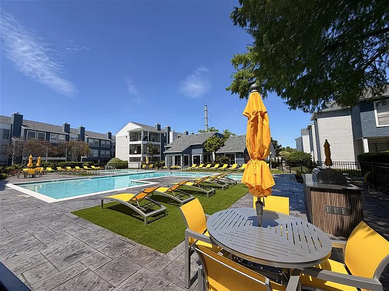 Seacrest Apartments — Photo 9