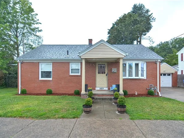 307 Woodhaven Rd, Pawtucket, RI 02861