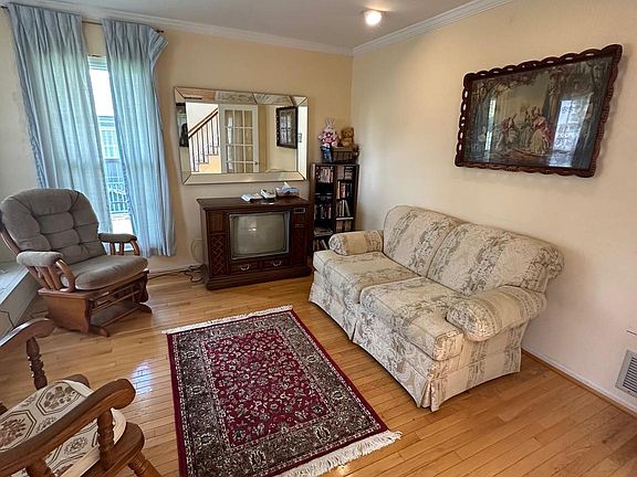4th image of 38 Magnolia Pl