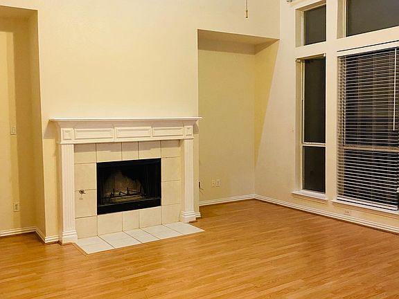 2nd image of 411 Mainsail Dr