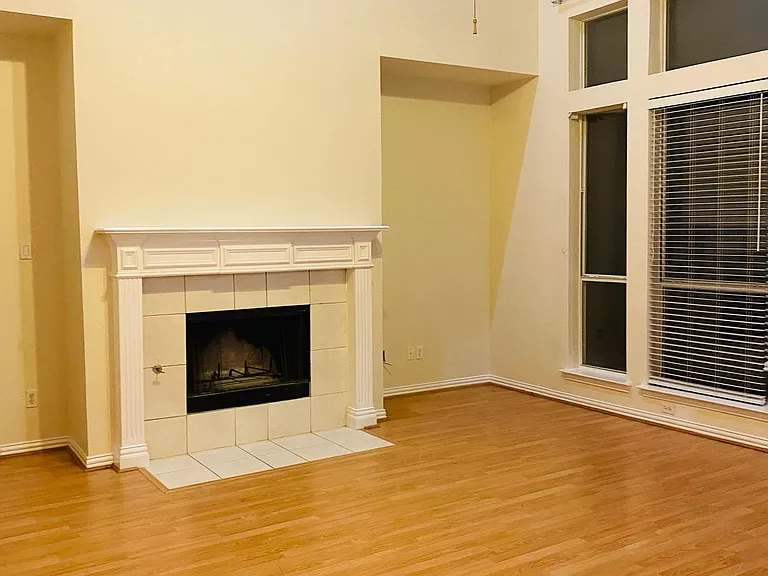 411 Mainsail Dr — Photo 2