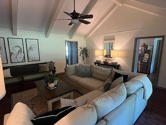 3rd image of 303 Colonial Cir