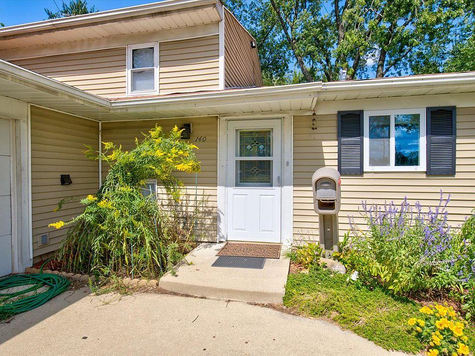 1st image of 140 Armitage Ave