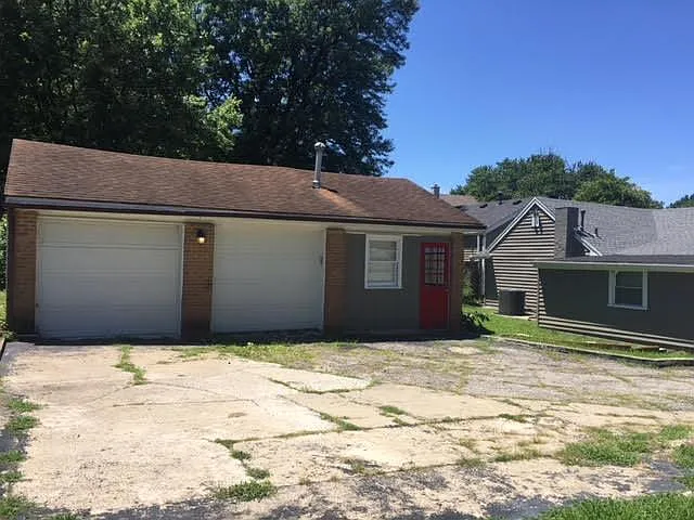 2 car Garage with Bonus room