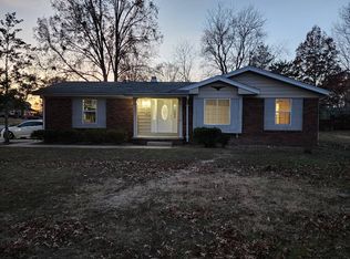 309 S Greenbriar Rd, Carterville, IL 62918
