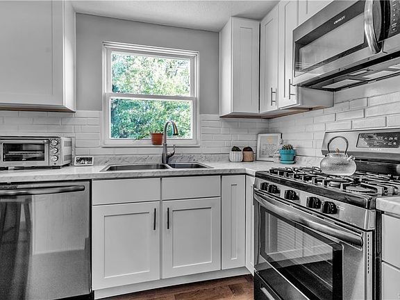 4th image of 39 Lucerne Ct