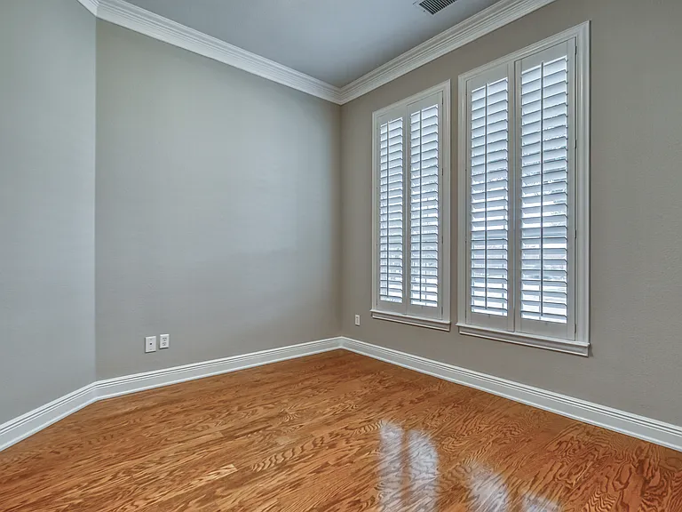 6533 Riveredge Dr — Photo 37