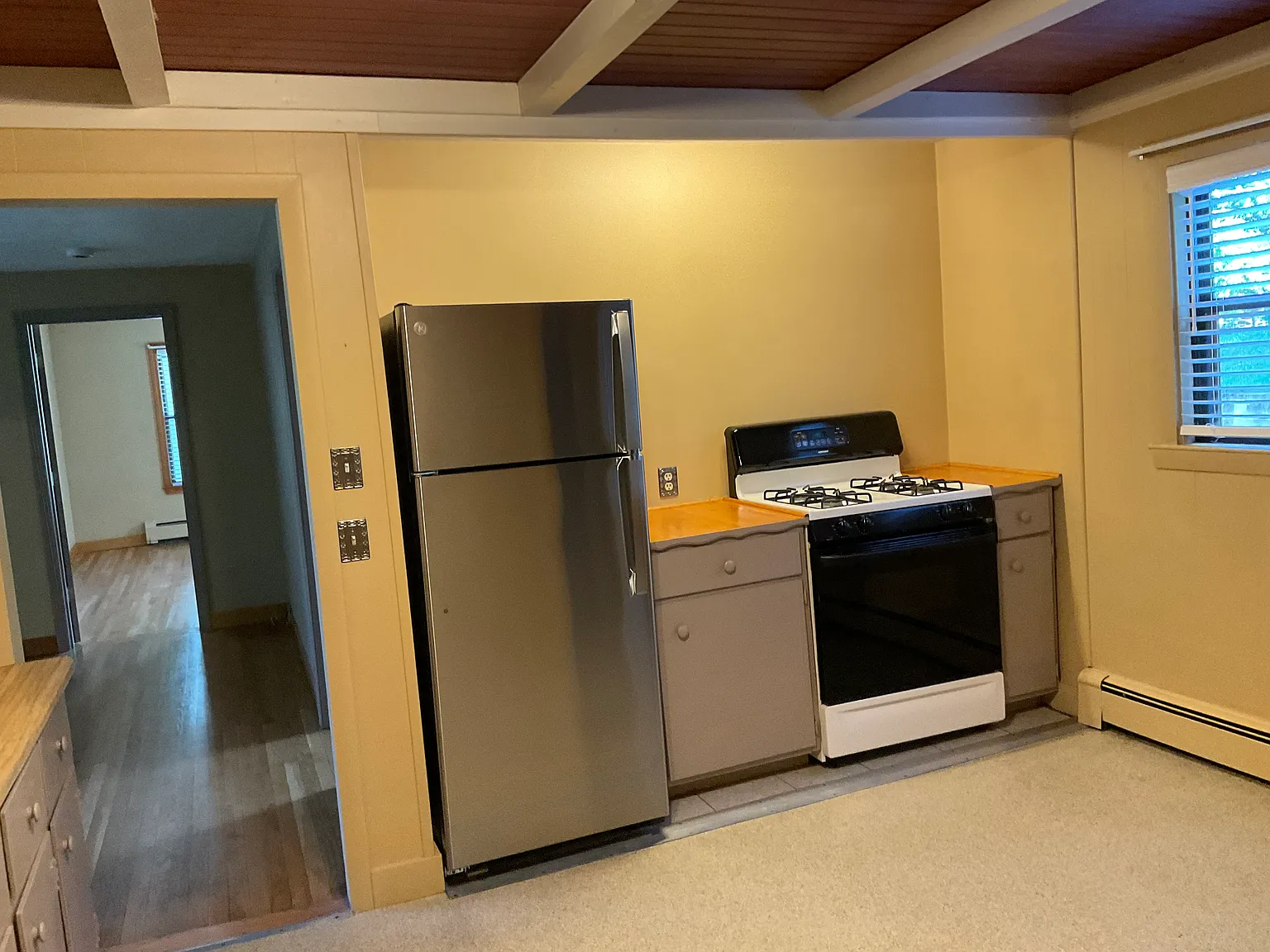 2 bed, 1100 sqft, $2,200 — Photo 4