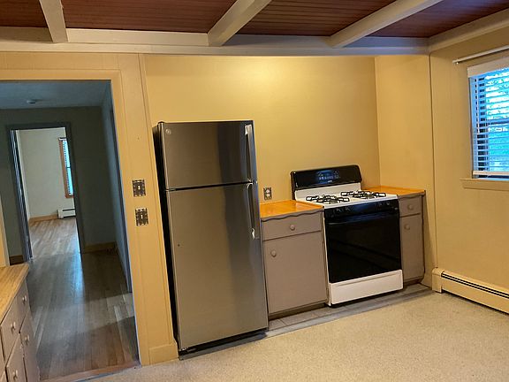 4th image of 44 Winter St APT 1