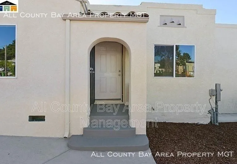 2462 Taylor Ave #B — Photo 3