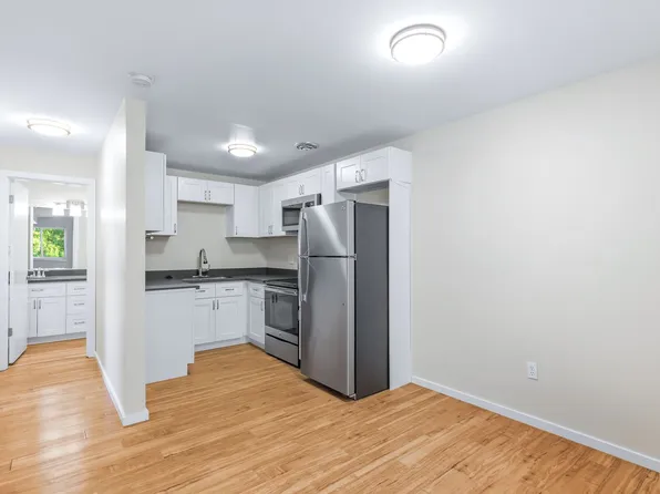 Banbury Arms, 1000 E Aloha St APT 10, Seattle, WA 98102