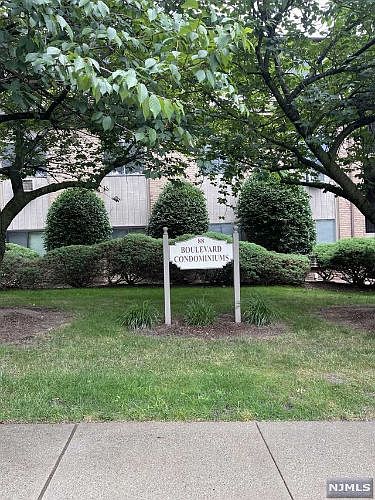 1st image of 88-96 Boulevard St #201