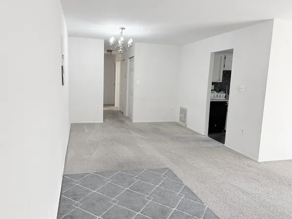 5604 Bloomfield Dr APT 202, Alexandria, VA 22312