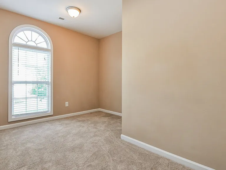 136 Roan Dr — Photo 12