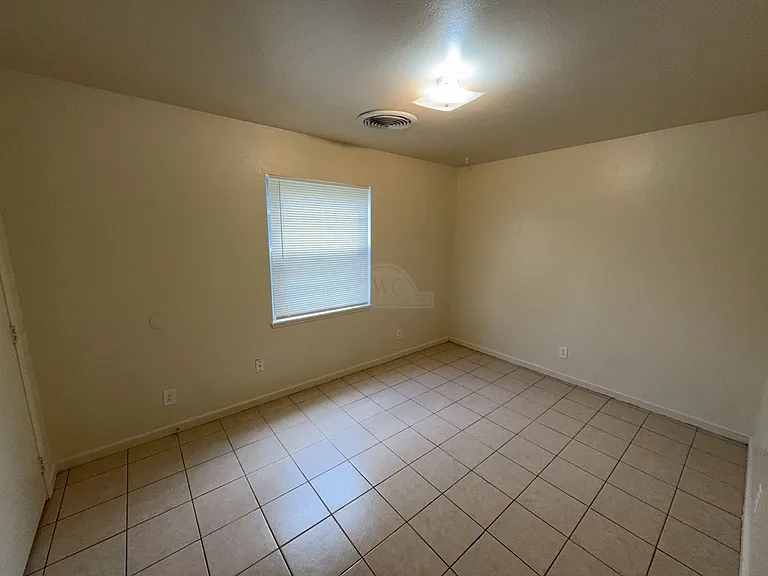 1214 Valentine St — Photo 10