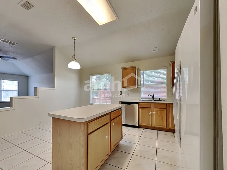 8520 Auburn Dr — Photo 4