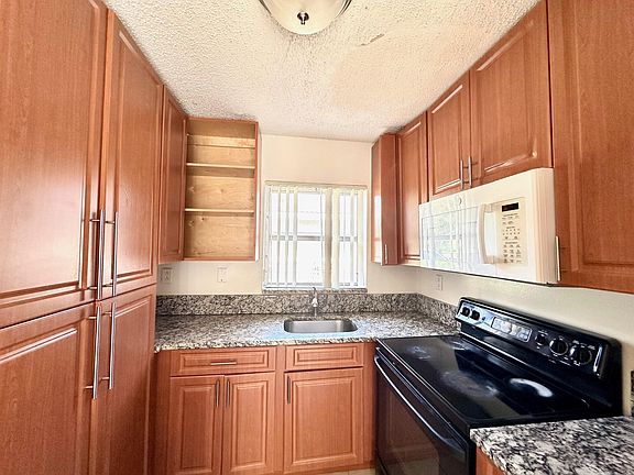 3rd image of 4127 Woodside Dr #A