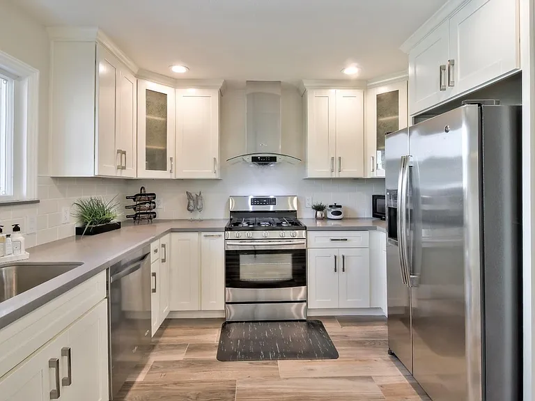 647 Garland Ave — Photo 3