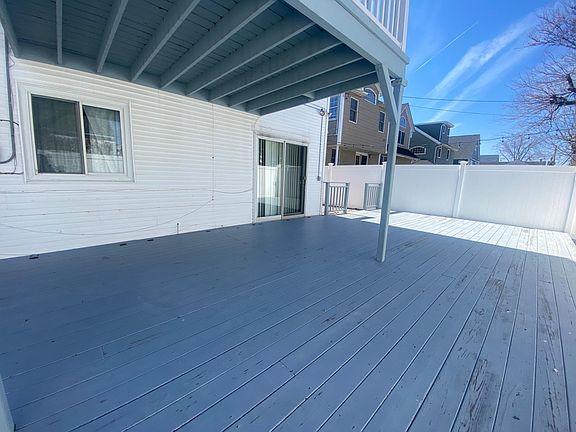 5th image of 433 W Hudson St Floor 1