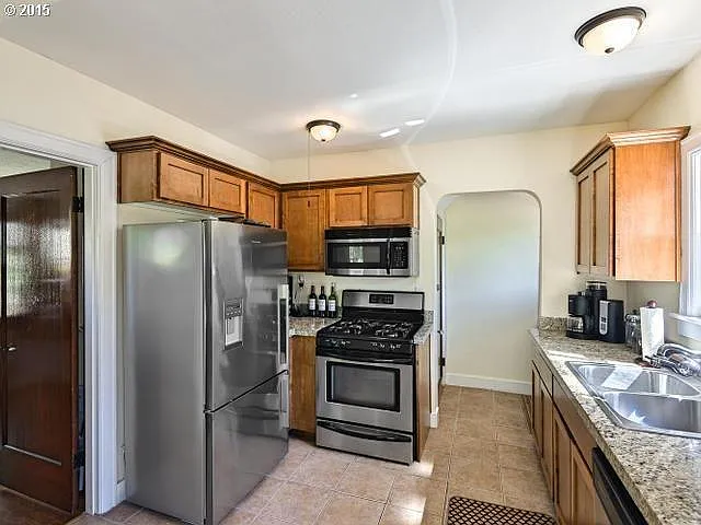 4904 NE 34th Ave — Photo 4