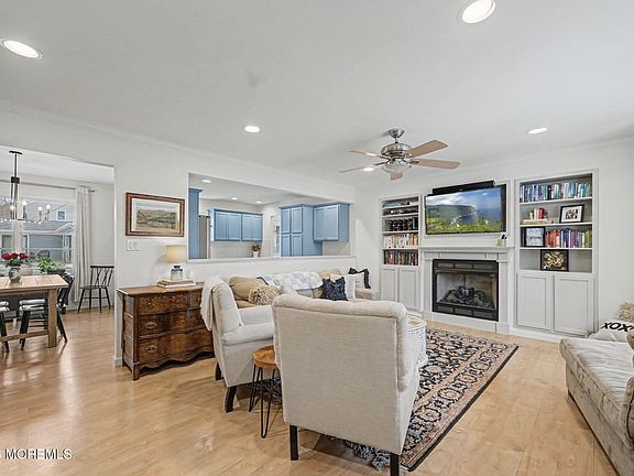 3rd image of 823 Maple Avenue