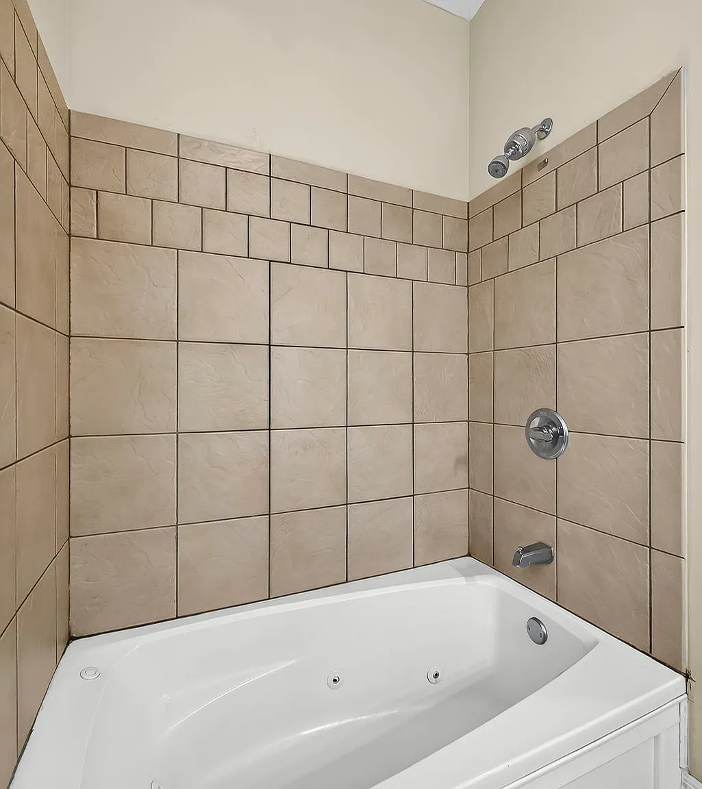 3 bed, 1.5 bath, 1368 sqft, $1,795 — Photo 3