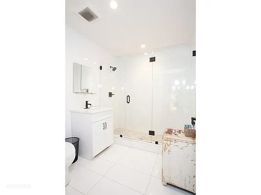 Rented by Corcoran | media 23