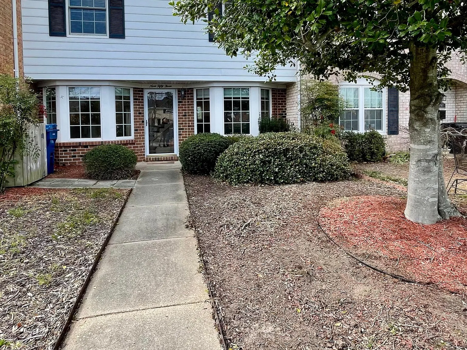 3 bed, 2.5 bath, 1900 sqft, $2,600 — Photo 2