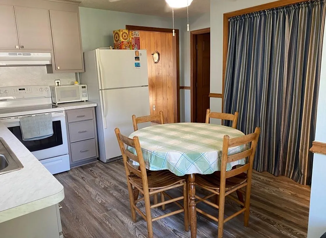 3 bed, 969 sqft, $2,000 — Photo 3