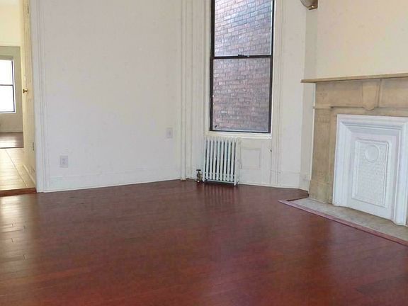 4th image of 419 W 44th St APT 4E